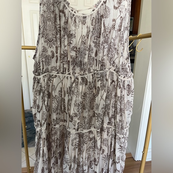 NWT- Free People light weight dress. V-neck with small rivet detailing - Picture 3 of 3